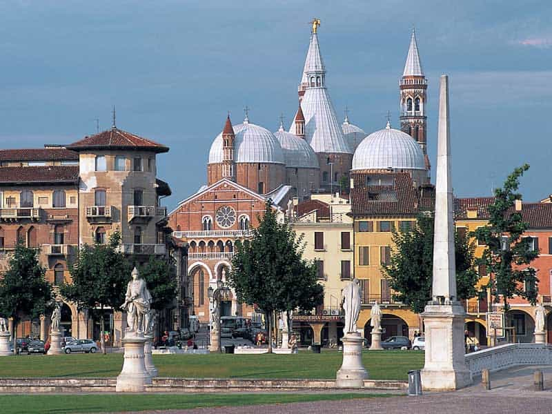 Basilica del Santo vista da Prato della Valle