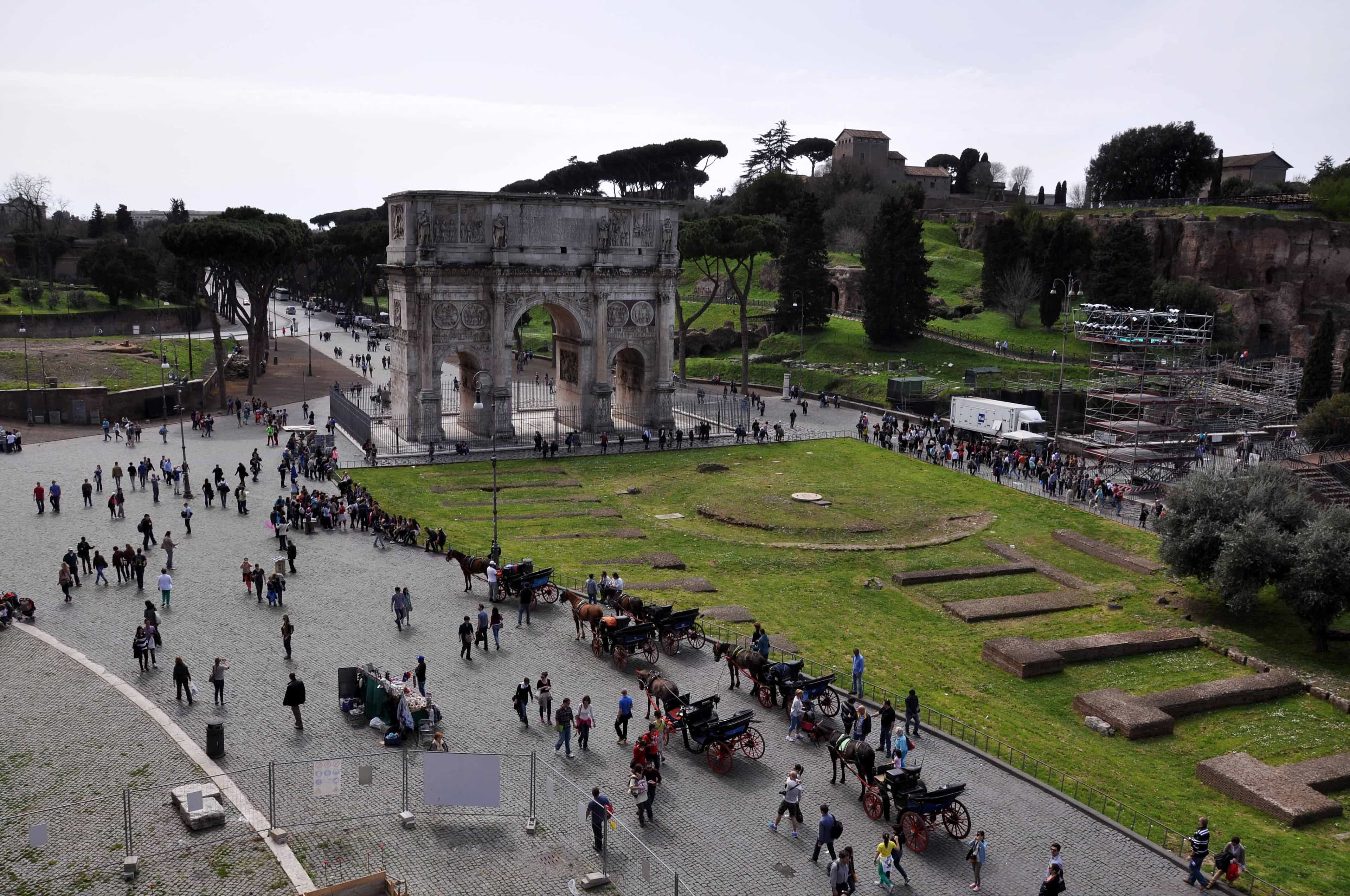 Roma antica: l'Arco di Costantino visto dal Colosseo